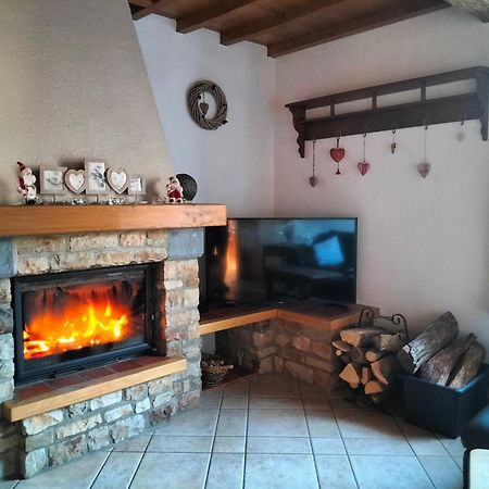 Gite La Dame Au Lit Gite A La Ferme Momignies Bagian luar foto