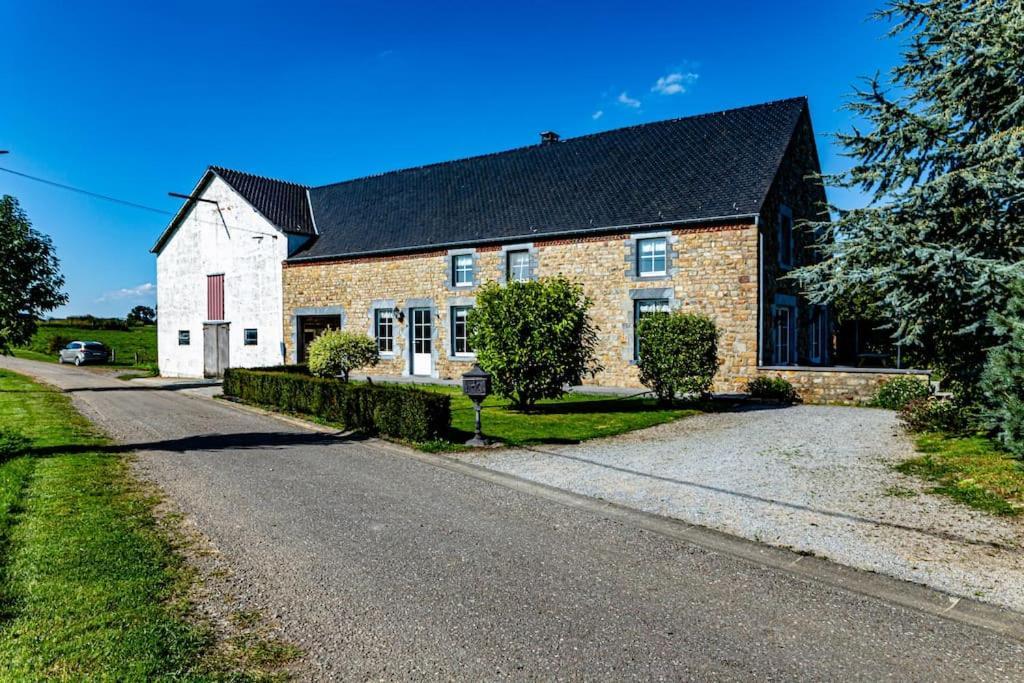 Gite La Dame Au Lit Gite A La Ferme Momignies Bagian luar foto