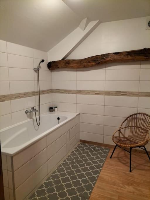 Gite La Dame Au Lit Gite A La Ferme Momignies Bagian luar foto
