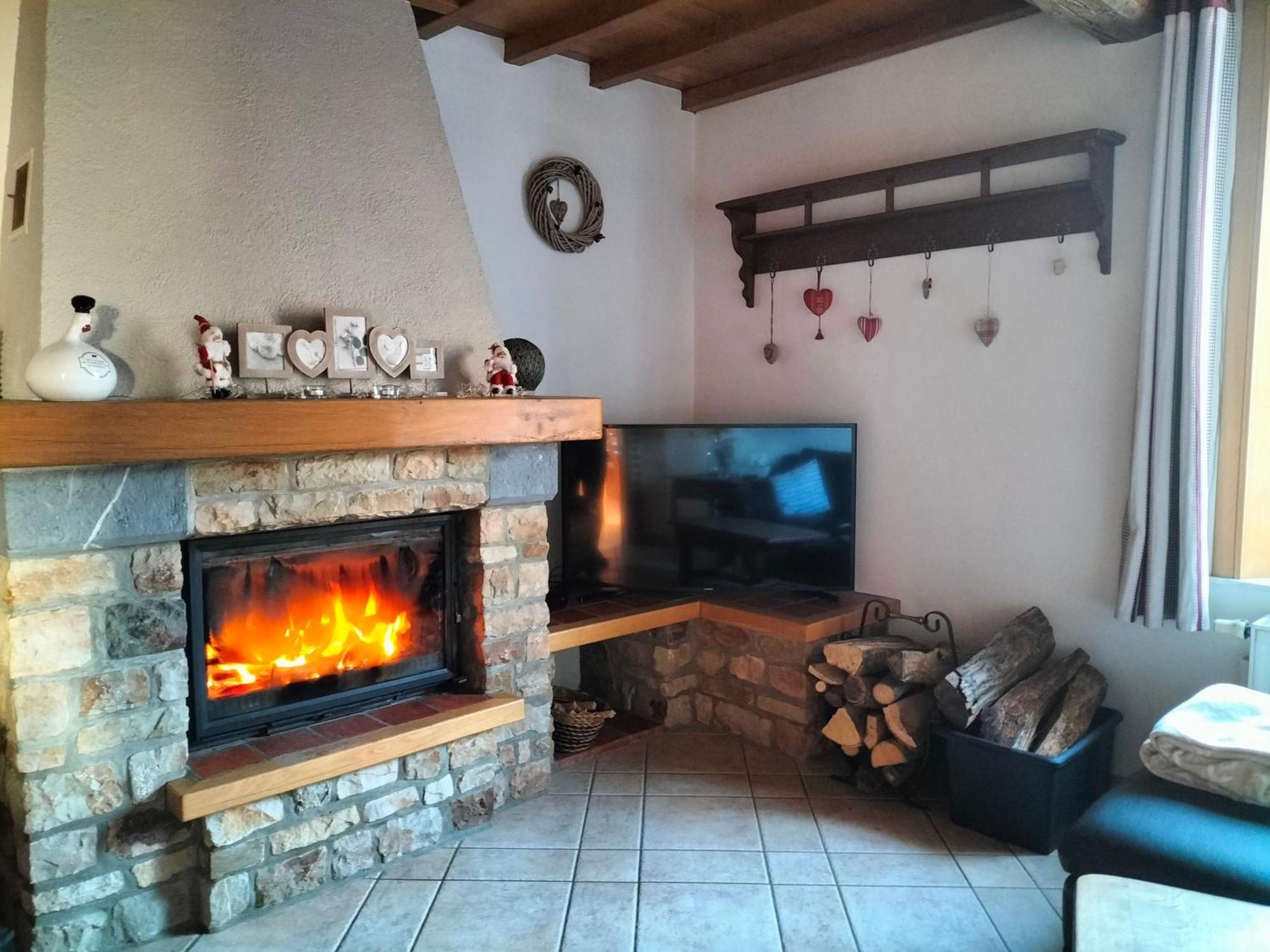 Gite La Dame Au Lit Gite A La Ferme Momignies Bagian luar foto