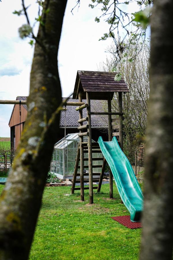 Gite La Dame Au Lit Gite A La Ferme Momignies Bagian luar foto