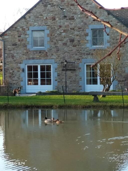 Gite La Dame Au Lit Gite A La Ferme Momignies Bagian luar foto